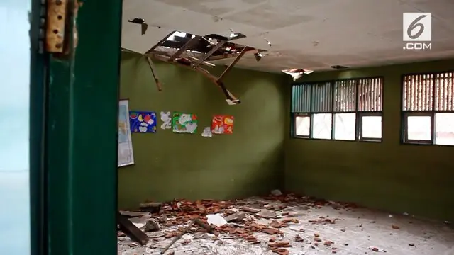 VIDEO: Sekolah di Cirebon Ambruk Diterjang Angin Kencang
