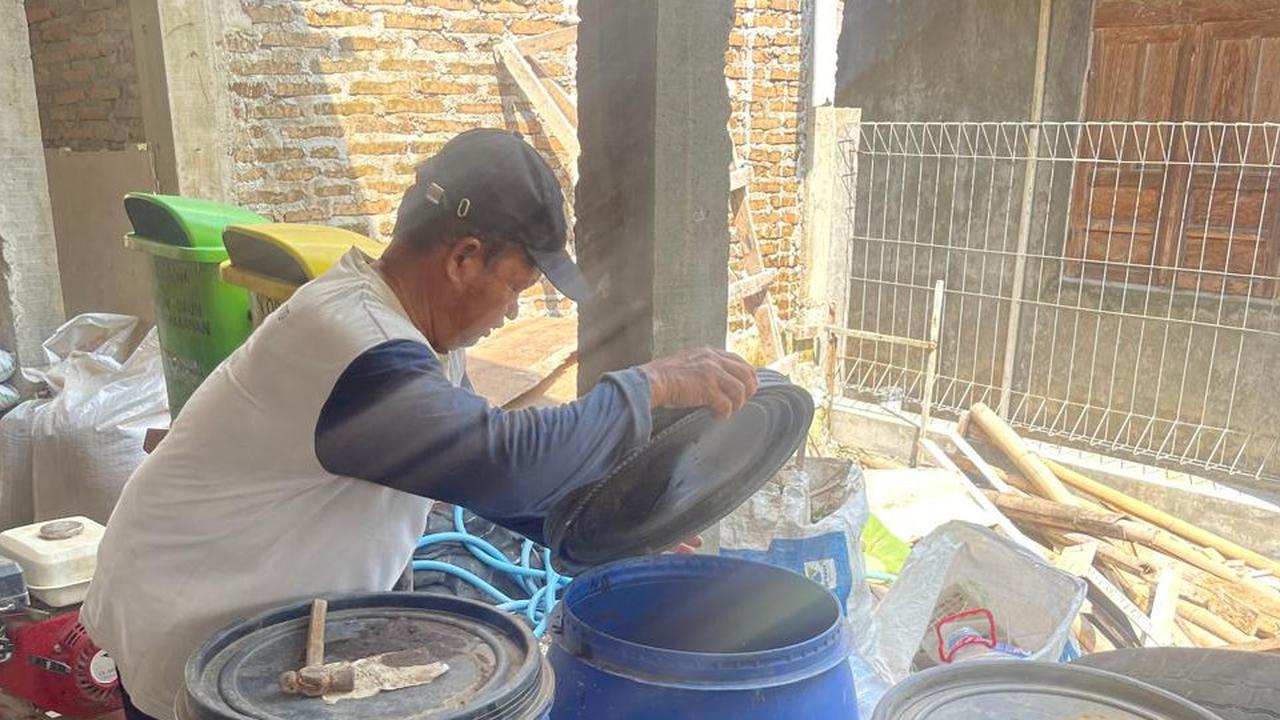 Kreatif, Nelayan Waduk Cengklik Boyolali Sulap Enceng Gondok Jadi Energi Listrik