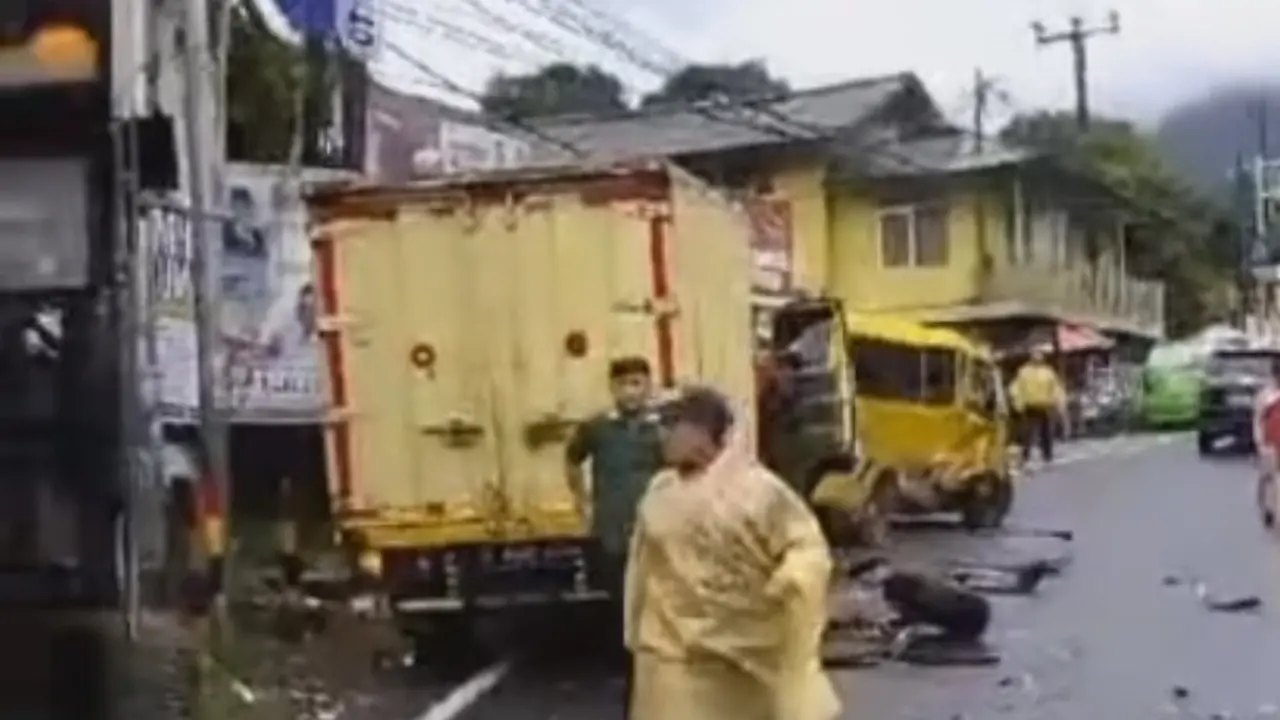 Tabrakan beruntun di jalan Raya Puncak, Kabupaten Bogor, Jawa Barat pada Selasa (23/1/2024).
