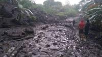 1 Balita Tewas dan Pasutri hilang dalam banjir bandang di Ngada, NTT. (Foto: Liputan6.com/Dionisus W)