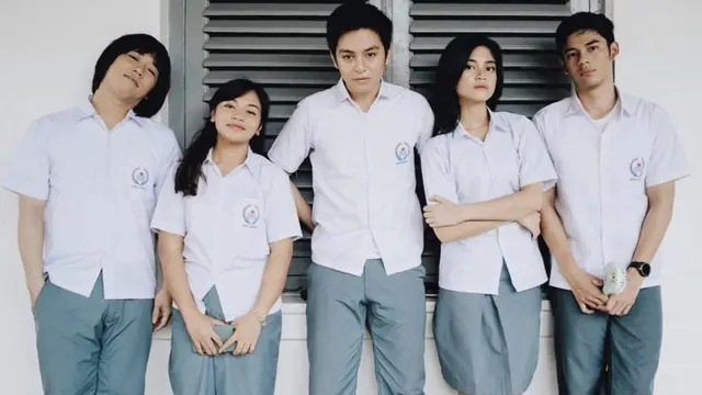 Aktingnya Selalu Memukau, Ini 6 Potret Angga Yunanda saat Pakai Seragam Sekolah