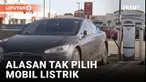 Warga AS kini bisa mendapatkan kredit pajak ribuan dolar bila beralih ke mobil listrik alias EV. Tapi survei terkini menunjukkan, banyak warga masih bertahan dengan mobil berbahan bakar fosil, karena beragam alasan yang membuat mereka ragu sebelumnya...