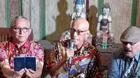 3 Simbol Misterius di Amplop Cokelat yang Diterima Keluarga Usai Pemakaman Arya Daru