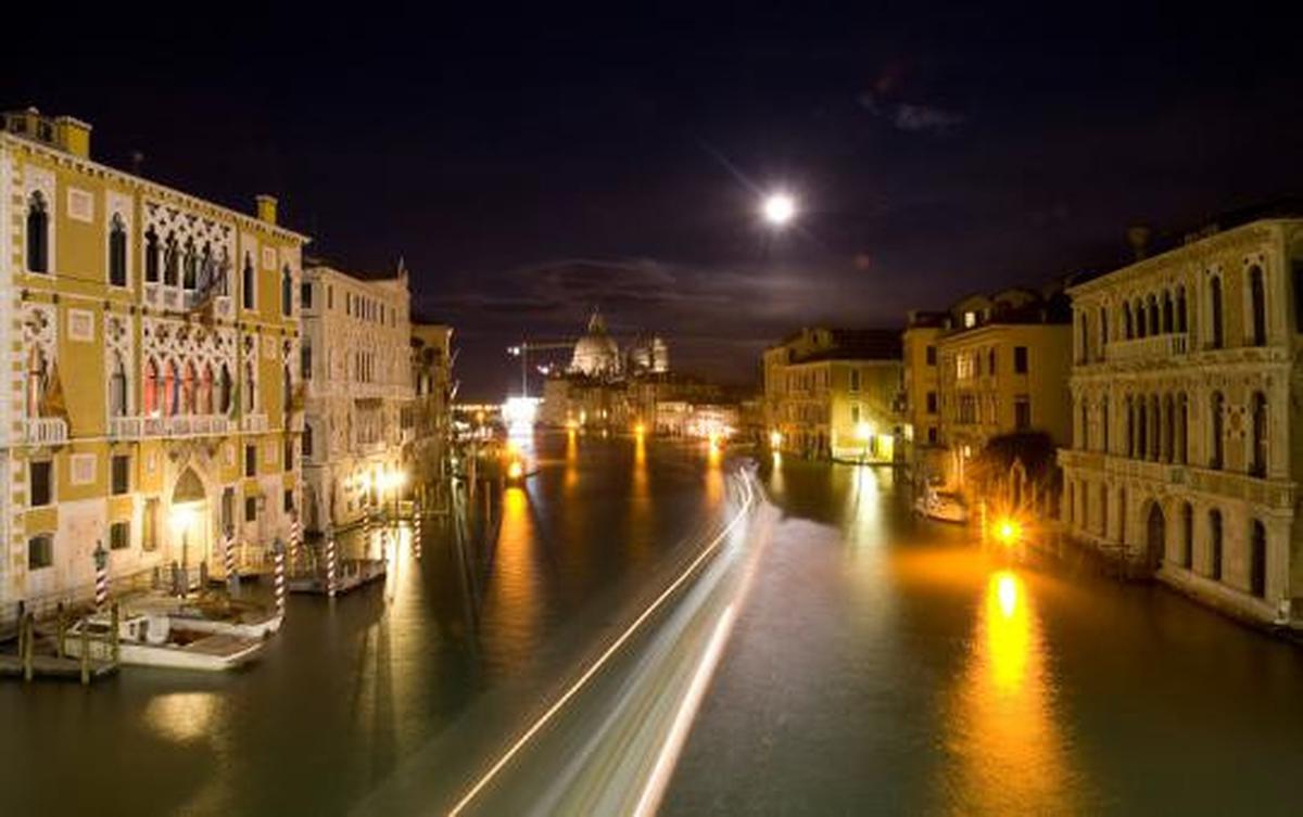Jalan-jalan ke kota romantis Venesia