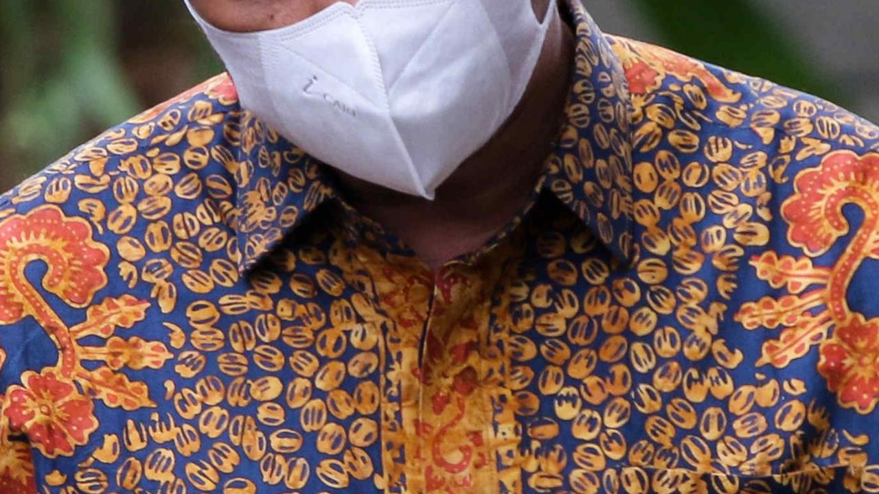 FOTO: Ekspresi Kepala BPPD Sidoarjo Ari Suryono Jalani Pemeriksaan KPK Sebagai Saksi Dugaan Korupsi Dana Insentif ASN di BPPD Sidoarjo