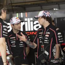 Dua pembalap Aprilia, Jorge Martin dan Marco Bezzecchi. (Mirco Lazzari gp / GETTY IMAGES NORTH AMERICA / Getty Images via AFP)