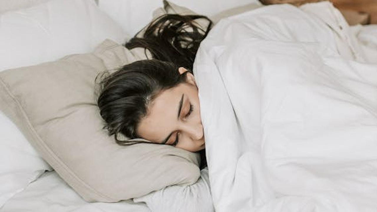 Hindari Sebelum Tidur! Ini 7 Makanan Pengganggu Kualitas Istirahat