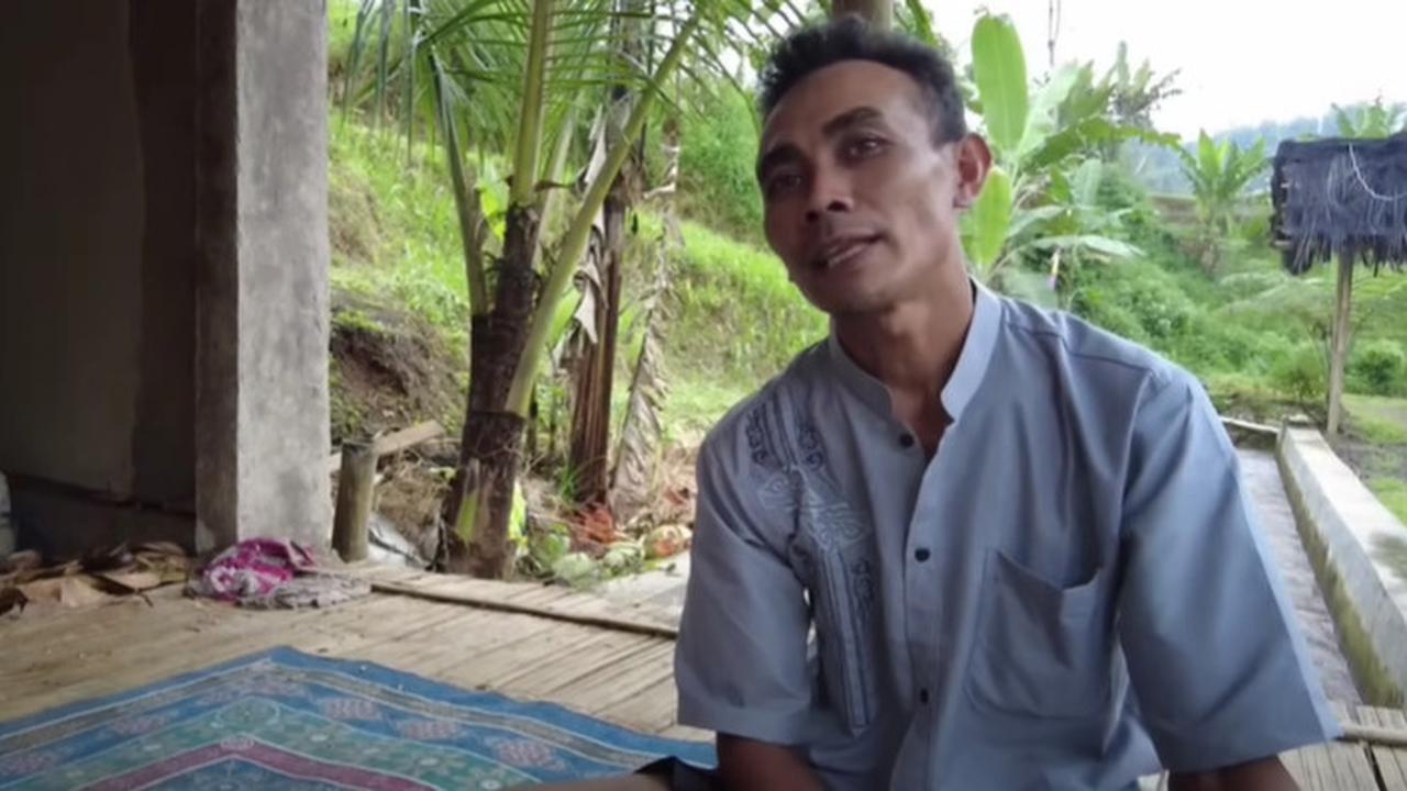 Damai dan Nyaman, Pegawai BUMN Pilih Hidup di Tengah Sawah Sambil Buka Warung Kopi