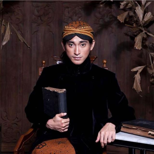 Gaya Pemotretan Bio One Disorot, Tampil Feminin ala Wanita Jawa Pakai Kebaya dan Bersanggul