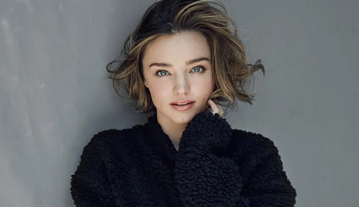 Miranda Kerr, baru saja melepas status jandanya setelah dipersunting oleh CEO Snapchat, Evan Spiegel. Pesta pernikahan yang diselenggarakan di Los Angeles secara sakral dan hanya dihadiri oleh orang-orang terdekat. (Instagram/mirandakerr)