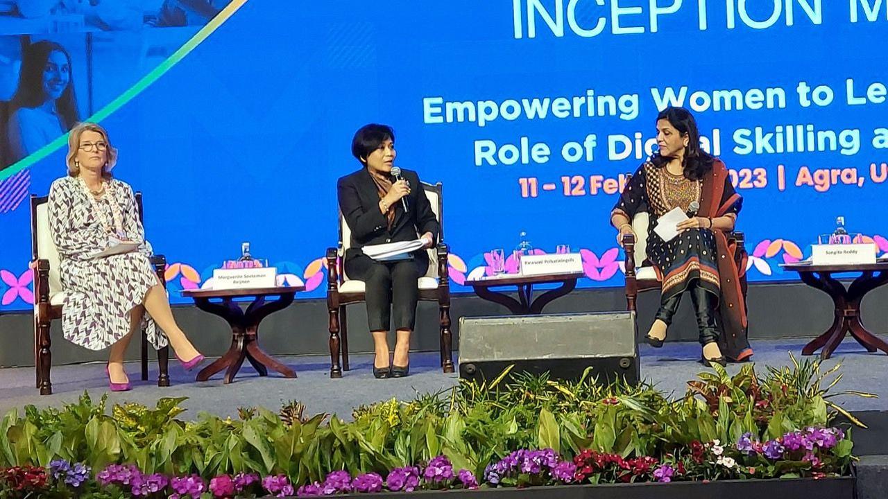 Perempuan pengusaha Indonesia yang tergabung dalam G20 EMPOWER, mewakili Indonesia di G20 EMPOWER Inception Meeting di Taj Convention Hotel, Agra, Uttar Pradesh, India.