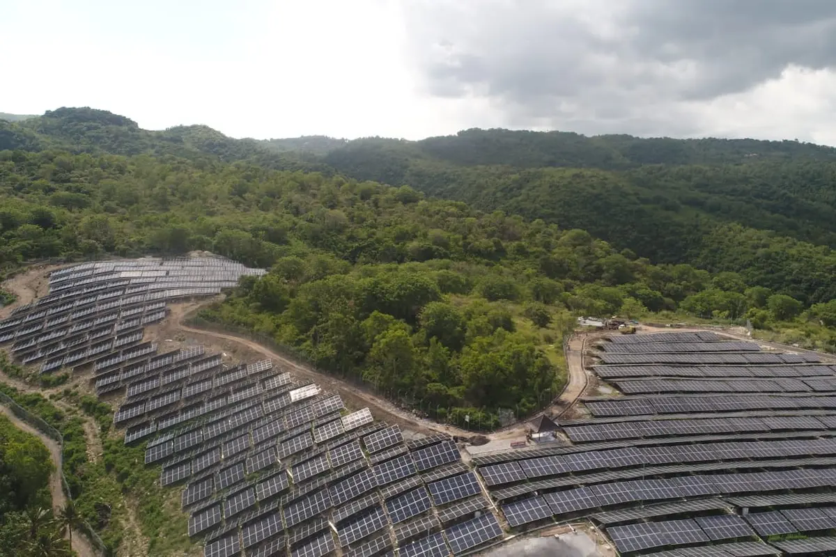Pembangkit Listrik Tenaga Surya (PLTS) Hybrid Nusa Penida