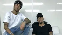 Sontek 5 Gaya Terbaik Neymar dengan Kaus Bikin Ganteng Seketika