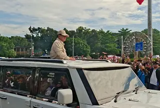 Presiden Prabowo tiba menghadiri peringatan Hari Buruh Internasional atau May Day 2026 di Monas, Jakarta, Jumat (1/5/2026). (Liputan6.com/Rifqy Alief Abiyya)