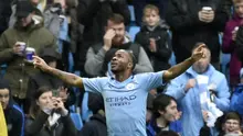 Winger Manchester City Raheem Sterling merayakan gol ke gawang Aston Villa pada laga Liga Inggris di Etihad Stadium, Sabtu (26/10/2019). (AP Photo/Rui Vieira)