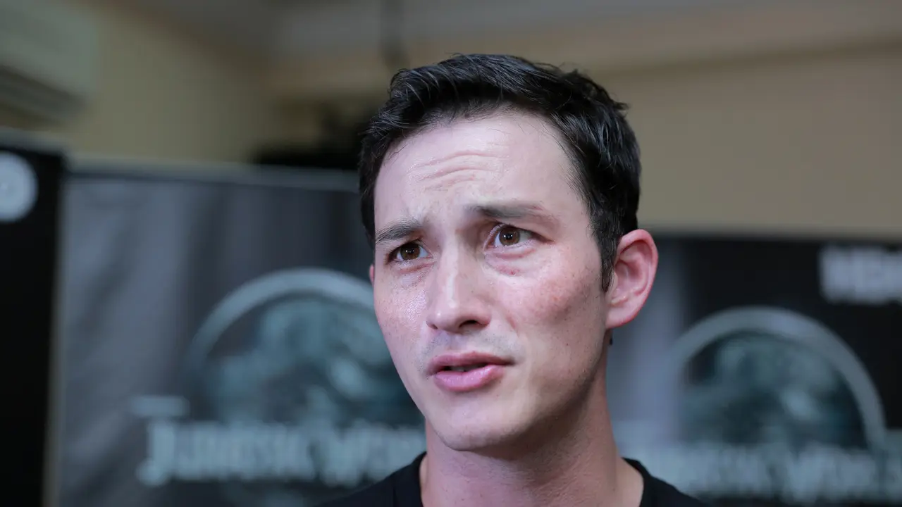 [Bintang] Mike Lewis