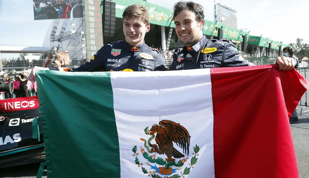Sejak itu posisi Verstappen sebagai pemimpin balapan nyaris tidak tergoyahkan. Kemenangan pada F1 GP Meksiko musim ini mengukuhkan Verstappen sebagai 'Raja' GP Meksiko. (AFP/Pool/Francisco Guasco)