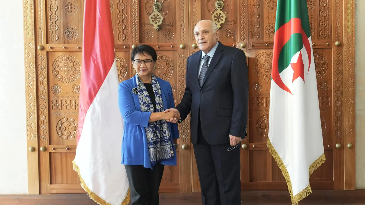 Menteri Luar Negeri RI Retno Marsudi melakukan kunjungan bilateral sehari ke Aljazair (20/12). (Kemlu RI).