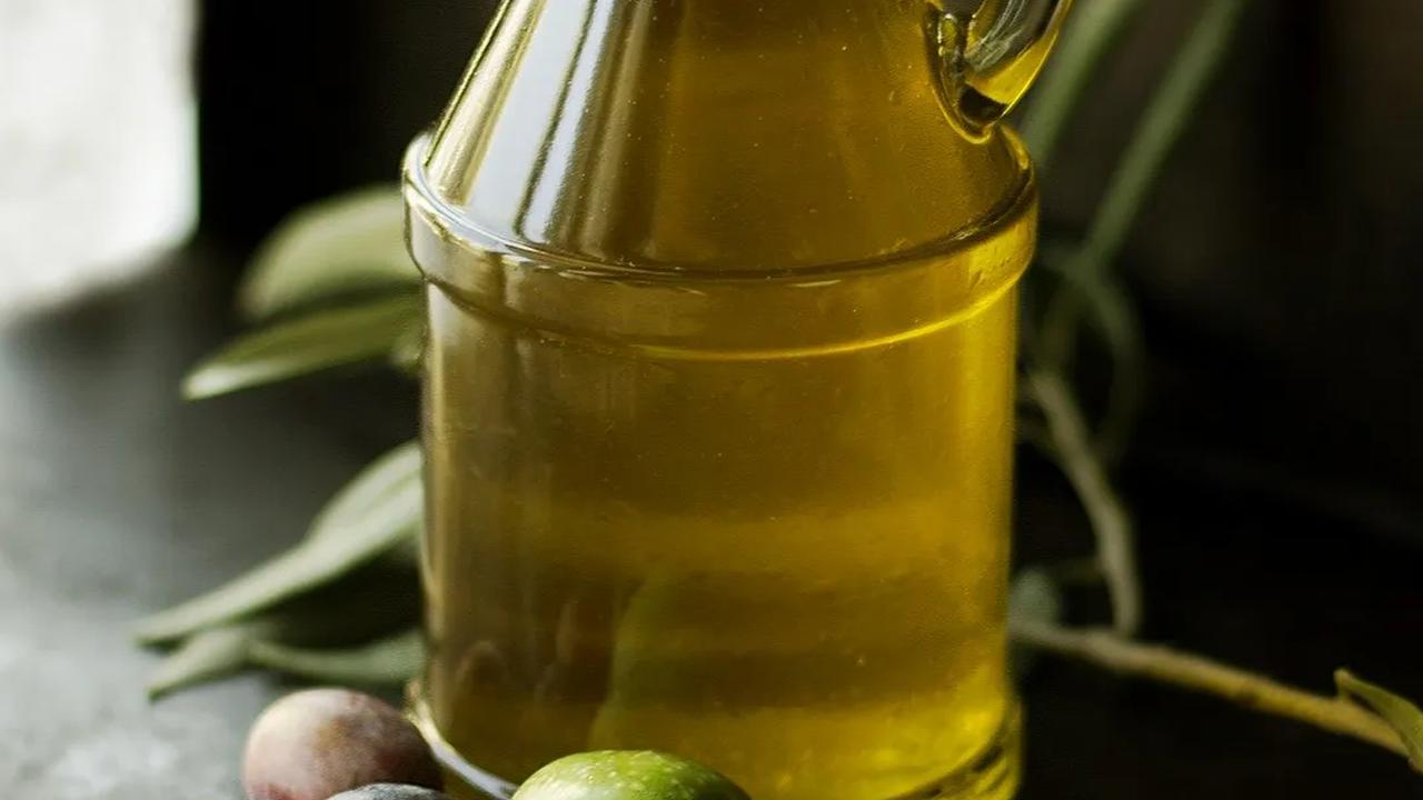 Sebagai sumber lemak murni, minyak zaitun tidak mengandung karbohidrat.