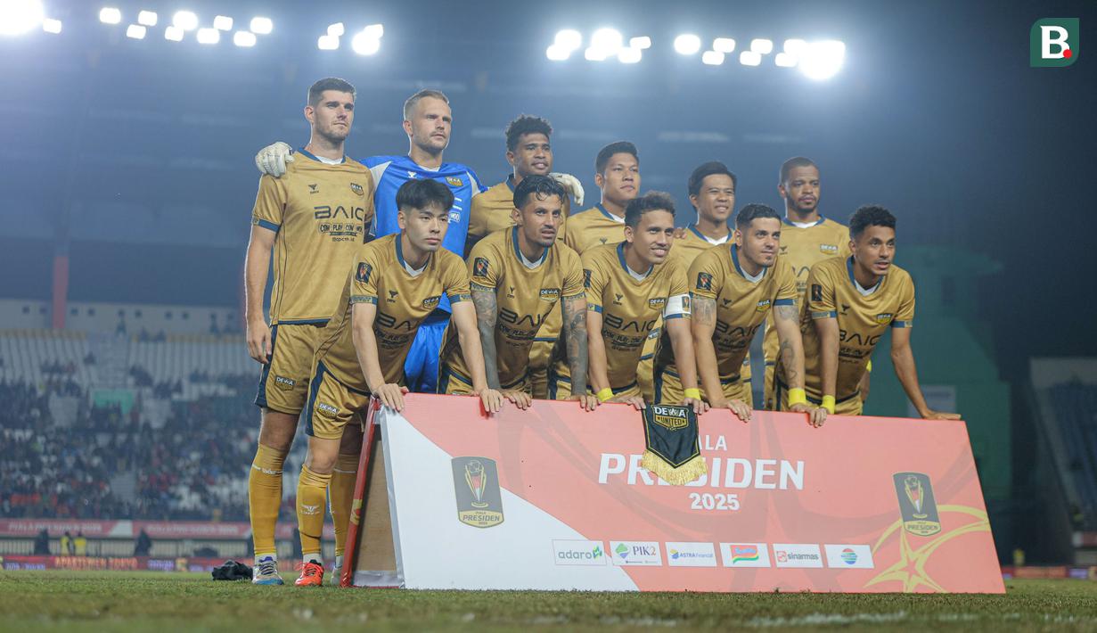 <p>Pemain Dewa United berfoto sebelum laga melawan Liga Indonesia All-Star dalam perebutan tempat ketiga Piala Presiden 2025 di Stadion Si Jalak Harupat, Kabupaten Bandung, pada Sabtu (12/7/2025) malam WIB. (Bola.com/Bagas Lazuardi)</p>