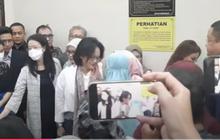 VIDEO: EMOSI! Emak-Emak Pendukung Tom Lembong Ngamuk di Sidang Usai Hakim Tolak Praperadilan