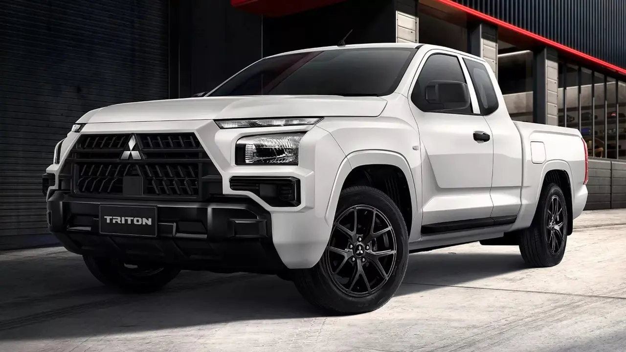 Mitsubishi Triton Street