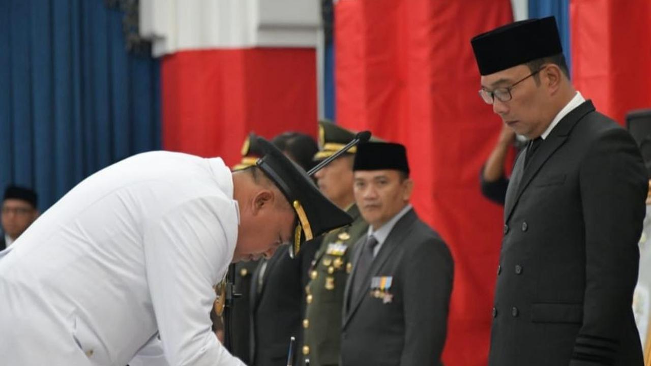 Tri sebelumnya adalah Wakil Wali Kota bertugas sebagai Pelaksana Tugas (Plt) setelah Wali Kota, Rahmat Effendi ditangkap KPK.