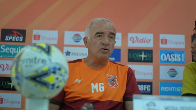 Pelatih Borneo FC, Mario Gomez. (Bola.com/Permana Kusumadijaya)