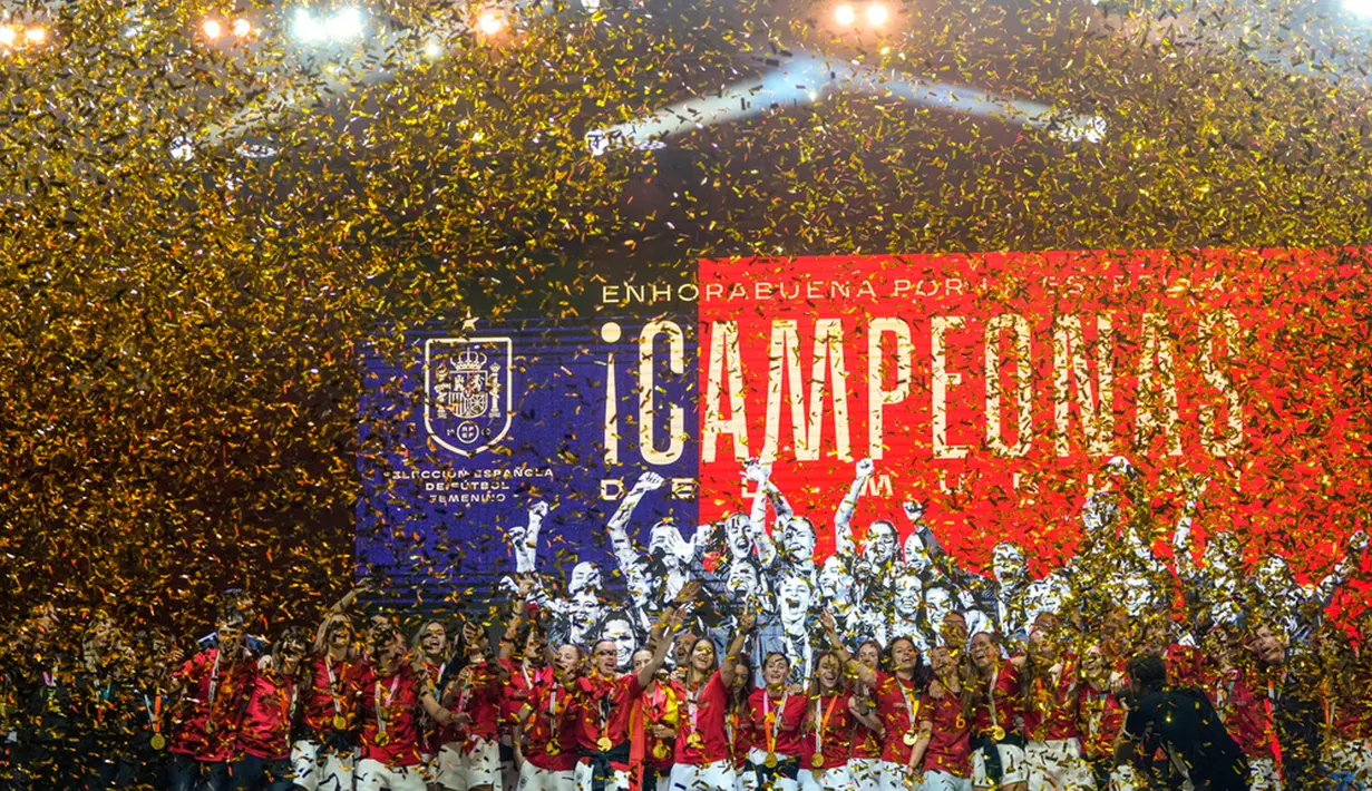 Pemain Timnas Sepak Bola Wanita Spanyol merayakan kemenangan mereka pada gelaran Piala Dunia Wanita 2023 di Madrid, Spanyol, Senin (21/8/2023). (AP Photo/Manu Fernandez)
