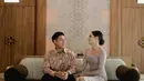 "Kilas balik pada momen lamaran @ninokayam & @dhabitannisa yang menjadi langkah awal dari perjalanan kasih dua sejoli ini," tulis The Bride Story di Instagram mereka. (Foto: Instagram/ thebridestory)