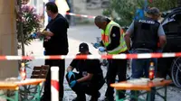 Polisi mengamankan tempat terjadinya ledakan di Ansbach, Jerman (Reuters)