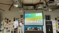 Duta Besar Ukraina untuk Indonesia Vasyl Hamianin dalam acara screening film “Hostomel: The Story of One House” yang diadakan Kedutaan Besar Ukraina dan Foreign Policy Community in Indonesia (FPCI) pada Selasa (11/4/2023).