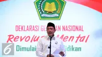 Menteri Agama, Lukman Hakim Saifuddin memberikan pidato sambutan pada Deklarasi Gerakan Nasional Revolusi Mental Dimulai dari Pendidikan, Jakarta, Selasa (15/12/2015). Deklarasi dihadiri ribuan peserta dari unsur Kemenag. (Liputan6.com/Helmi Fithriansyah)