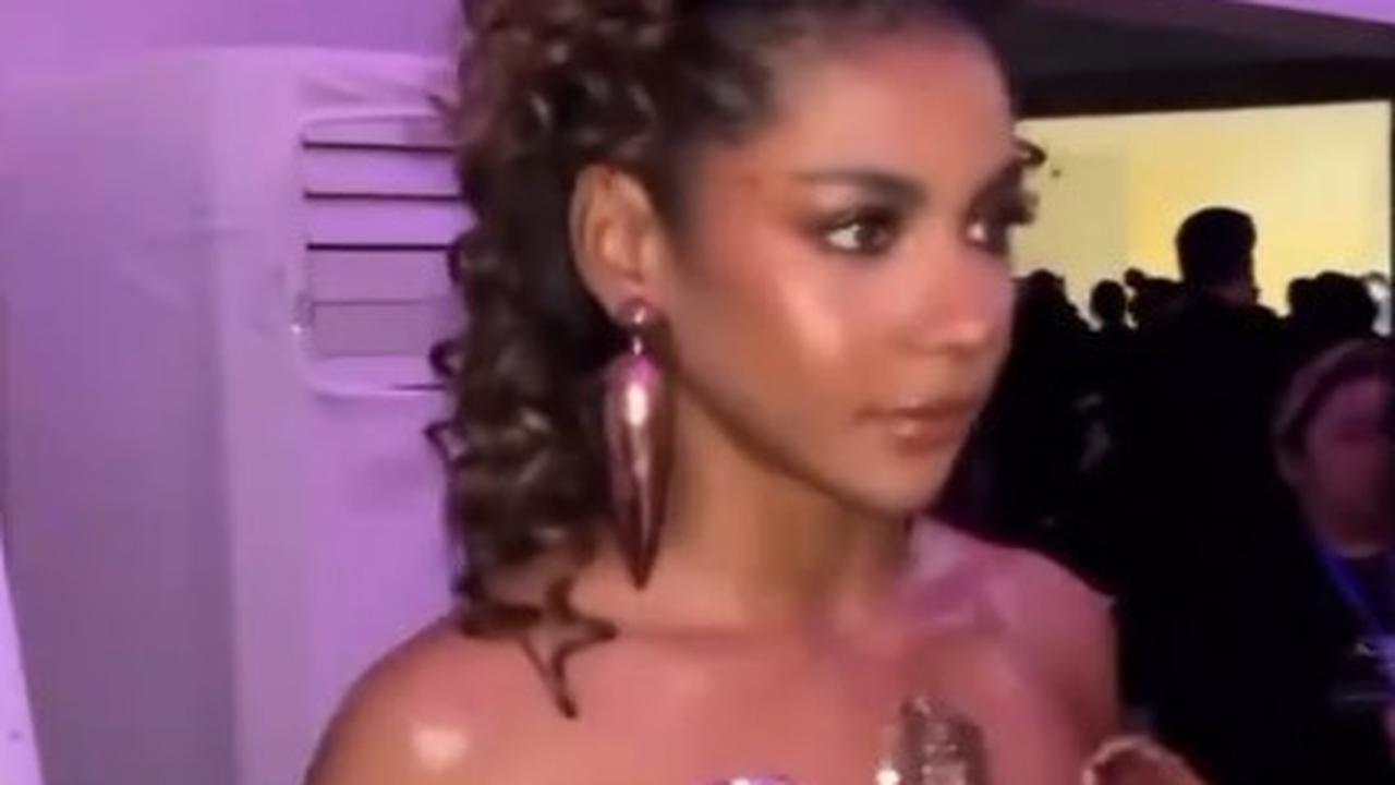 7 Potret Zsa Zsa Utari Jadi Model di JFW, Banjir Pujian - Disebut Catwalknya Setara dengan Miss Universe