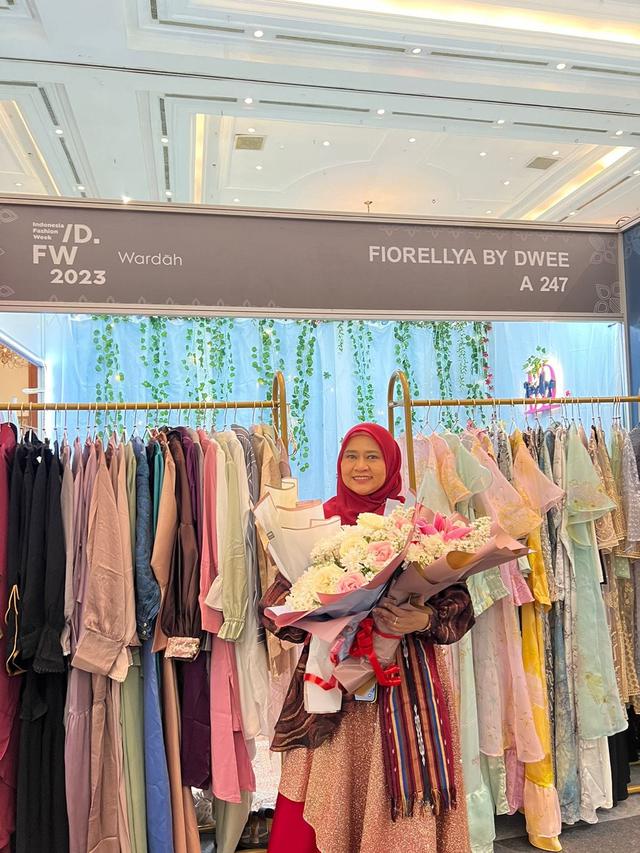 Usung Tema Pesona Budaya Halmahera yang Penuh Warna, Fiorellya By Dwee Tampil Memesona di IFW 2023. (ist)