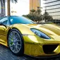 Selain menggunakan kelir emas, beberapa bagian dari Porsche 918 ini  mendapat paket opsional serat karbon dari rumah modifikasi Weisach.