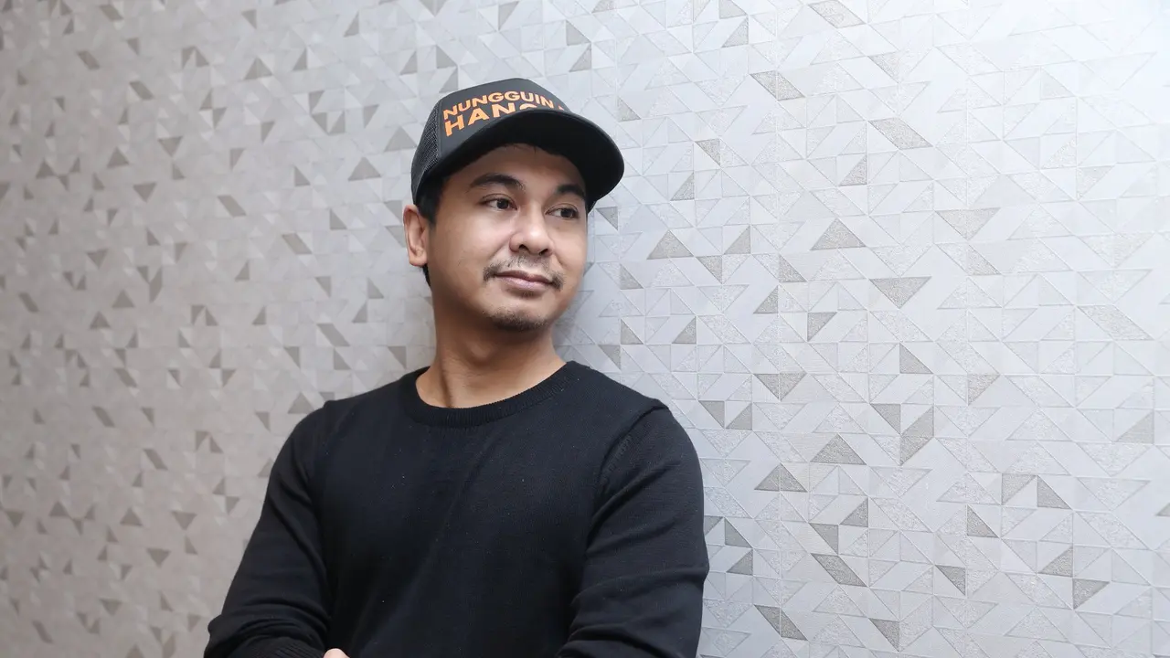 [Bintang] Jadi Sutradara Hangout, Raditya Senang Debat untuk Dapat Ide
