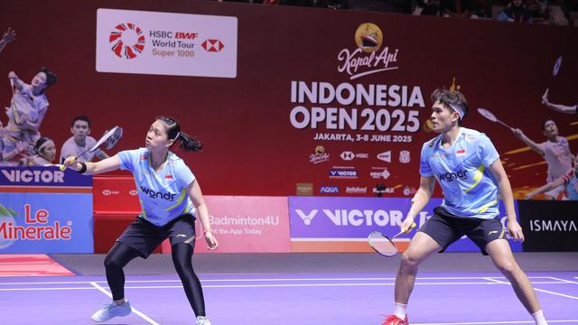 Ganda campuran Indonesia, Adnan Maulana/Indah Cahya Sari Jamil, melaju ke 16 besar Indonesia Open 2025, Rabu (4/6/2025).