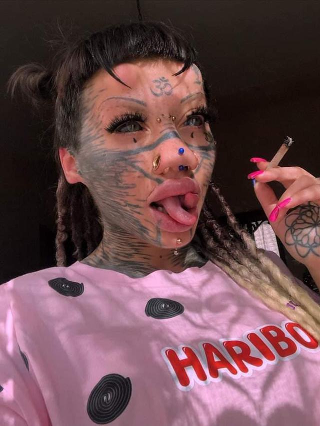 Lakukan Operasi Tubuh Sejak Usia 11 Tahun, Tampilan Wanita Ini Bak Kucing