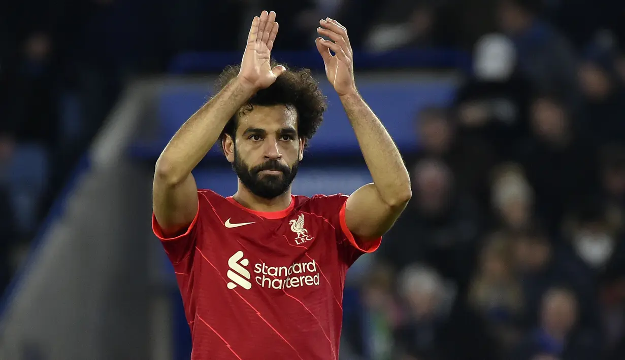 Gol Mohamed Salah ke gawang Chelsea pada laga tadi malam sebenarnya bukan yang pertama pada musim ini. Di pertemuan pertama, pemain berkebangsaan Mesir tersebut juga sukses mencetak satu gol. Uniknya, kedua laga Liverpool dan Chelsea di musim ini berakhir imbang. (AP/Rui Vieira)