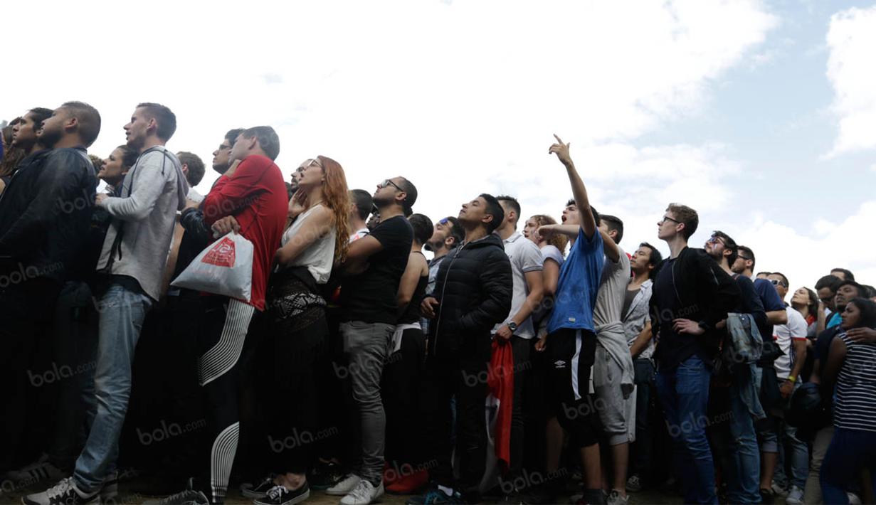 Laga yang berakhir 2-1 untuk kemenangan Prancis itu berlangsung ketat karena tuan rumah sempat tertinggal 0-1. (Bola.com/Vitalis Yogi Trisna)