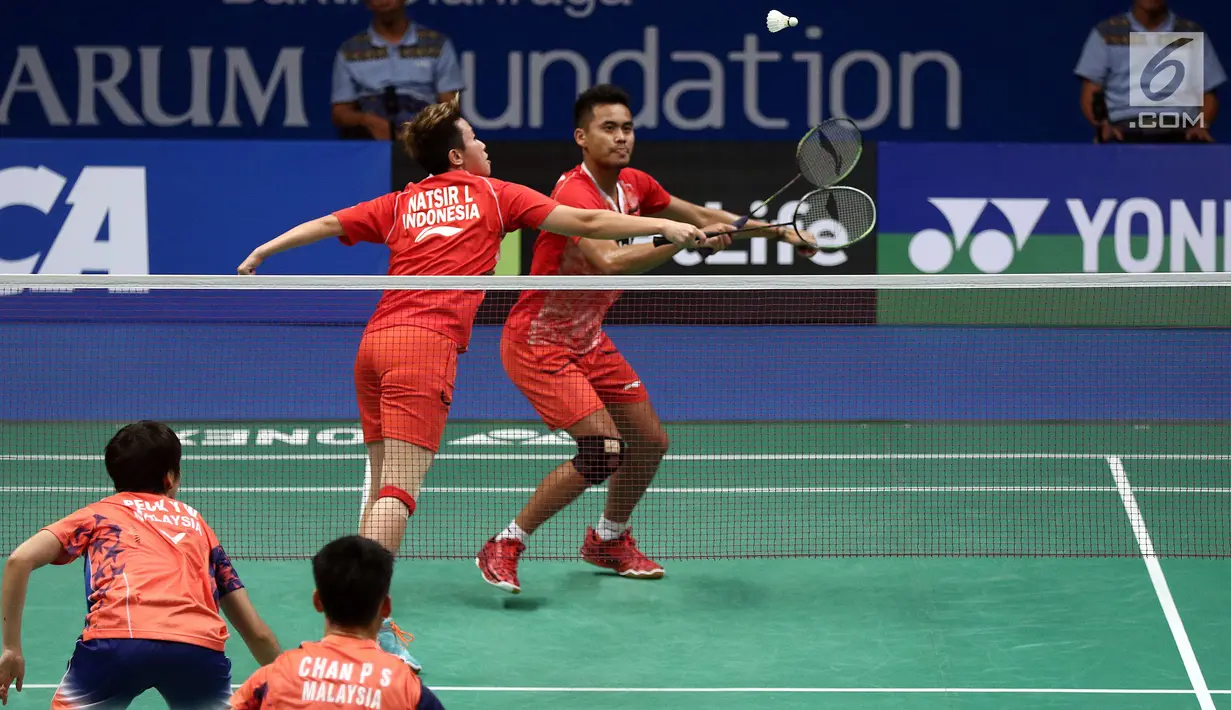 Ganda Campuran Indonesia, Tontowi Ahmad/Liliyana Natsir saat laga melawan Chan Peng Soon/Yen Wei Peck (Malaysia) di Semifinal Indonesia Open 2017, Jakarta, Sabtu (17/6). Tontowi/Liliyana unggul 21-13, 21-14. (Liputan6.com/Helmi Fithriansyah)