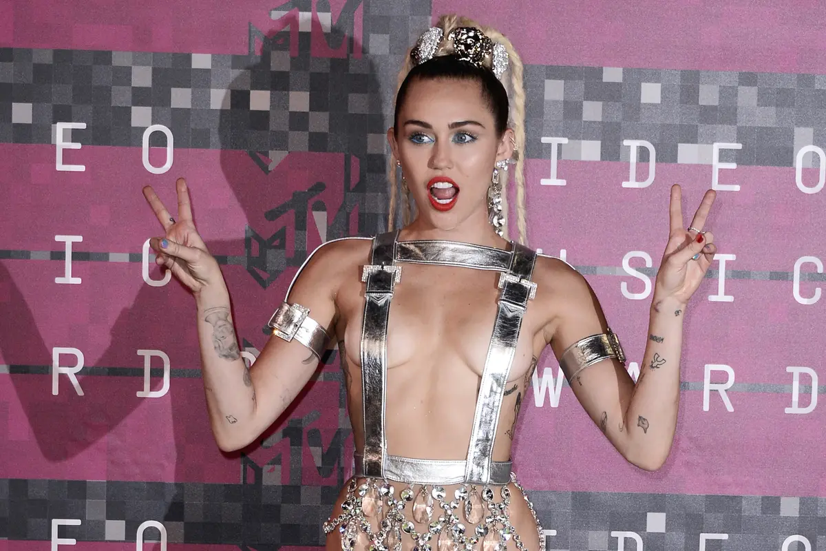 [Bintang] Miley Cyrus
