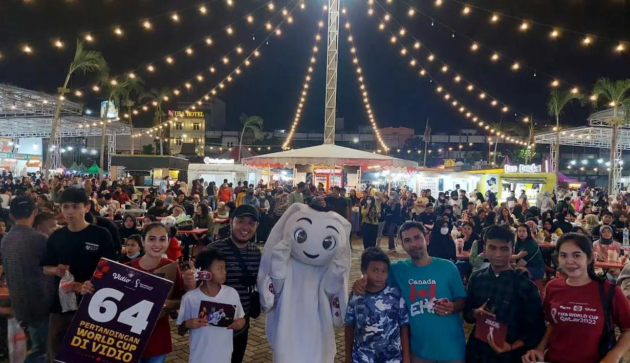 Piala Dunia 2022 akan digelar di Qatar dan EMTEK selaku official broadcaster dari ajang ini akan menyiarkan semua pertandingan, mulai fase grup hingga final secara langsung dan ekslusif di melalui Indosiar, SCTV, Vidio, MOJI, Mentari TV, dan Nex Parabola. (Procomm Surya Citra Media)