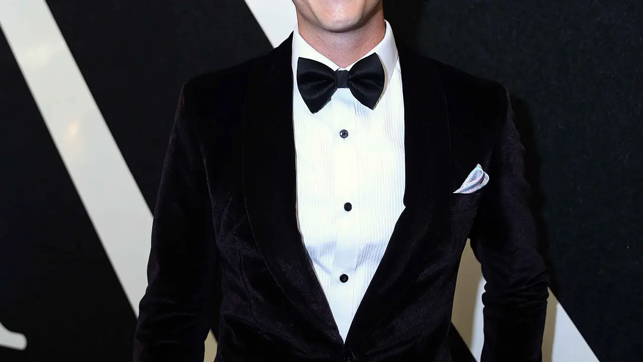 [Bintang] Mike Lewis