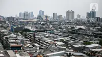 Pemandangan deretan gedung dan permukiman di Jakarta, Rabu (1/10/2020). Ekonomi Indonesia pada kuartal III 2020 membaik dari kuartal II 2020 lalu yang tumbuh minus 5,32 persen. (Liputan6.com/Faizal Fanani)