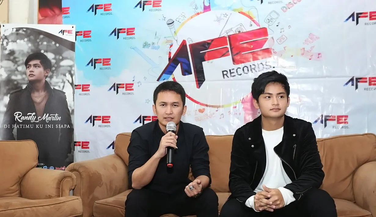 “Semoga single ini bisa dinikmatin sama orang banyak dan bisa member warna baru,” kata Randy Martin saat peluncuran single di kawasan Sarinah Thamrin, Jakarta, Jumat, 2 Maret 2018. (Bambang E Ros/Bintang.com)