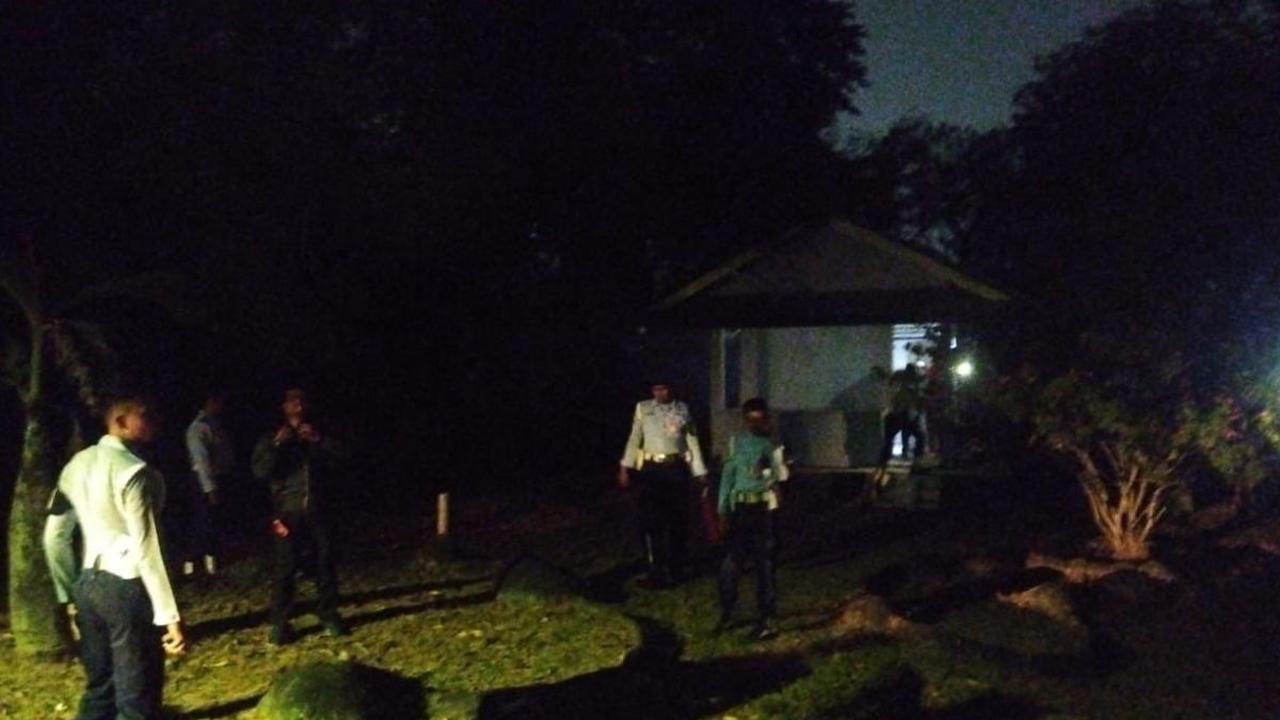 Namun polisi belum bisa menyimpulkan apakah temuan pisau itu memiliki kaitan dengan kematian CHR. Termasuk hasil autopsi luka sayatan disampaikan RS Polri Kramat Jati.<br>