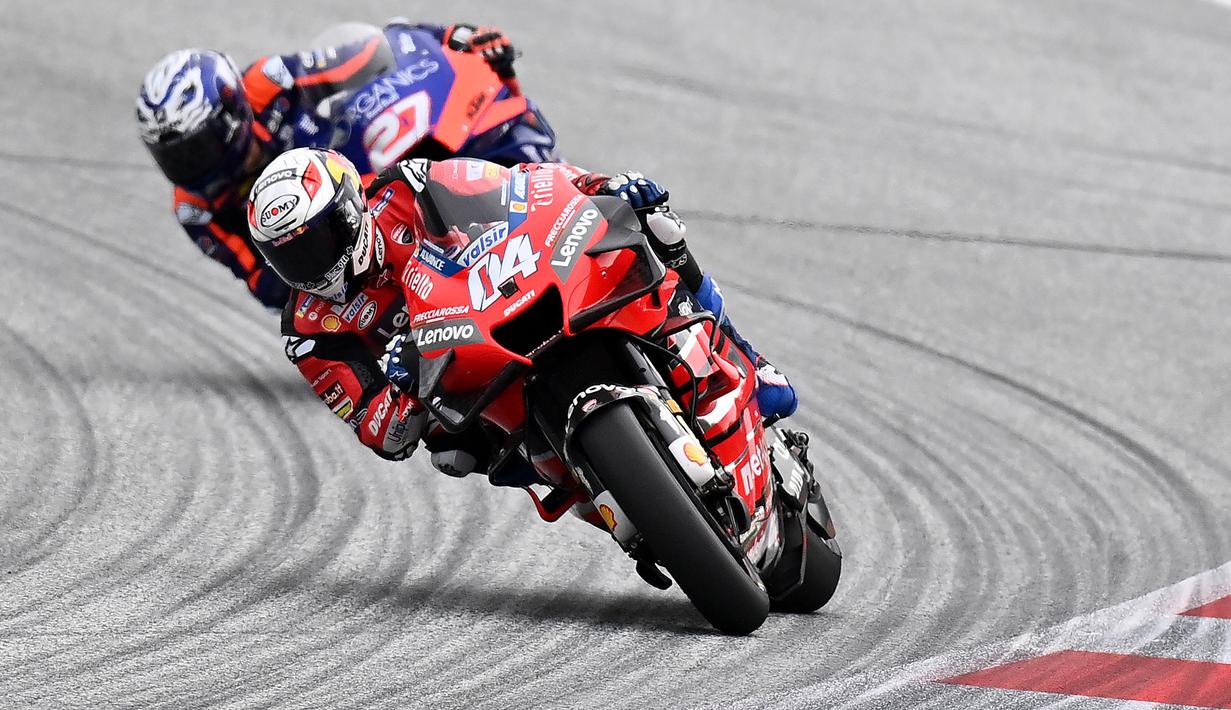 Pembalap Ducati, Andrea Dovizios, saat latihan cepat (FP3) MotoGP Austria di Sirkuit Red Bull Racing, Spielberg, Sabtu (15/8/2020). Pada sesi FP3 MotoGP Austria ini Vinales keluar sebagai rider tercepat dengan waktu terbaiknya 1 menit 24,317 detik. (AFP/Joe Klamar)