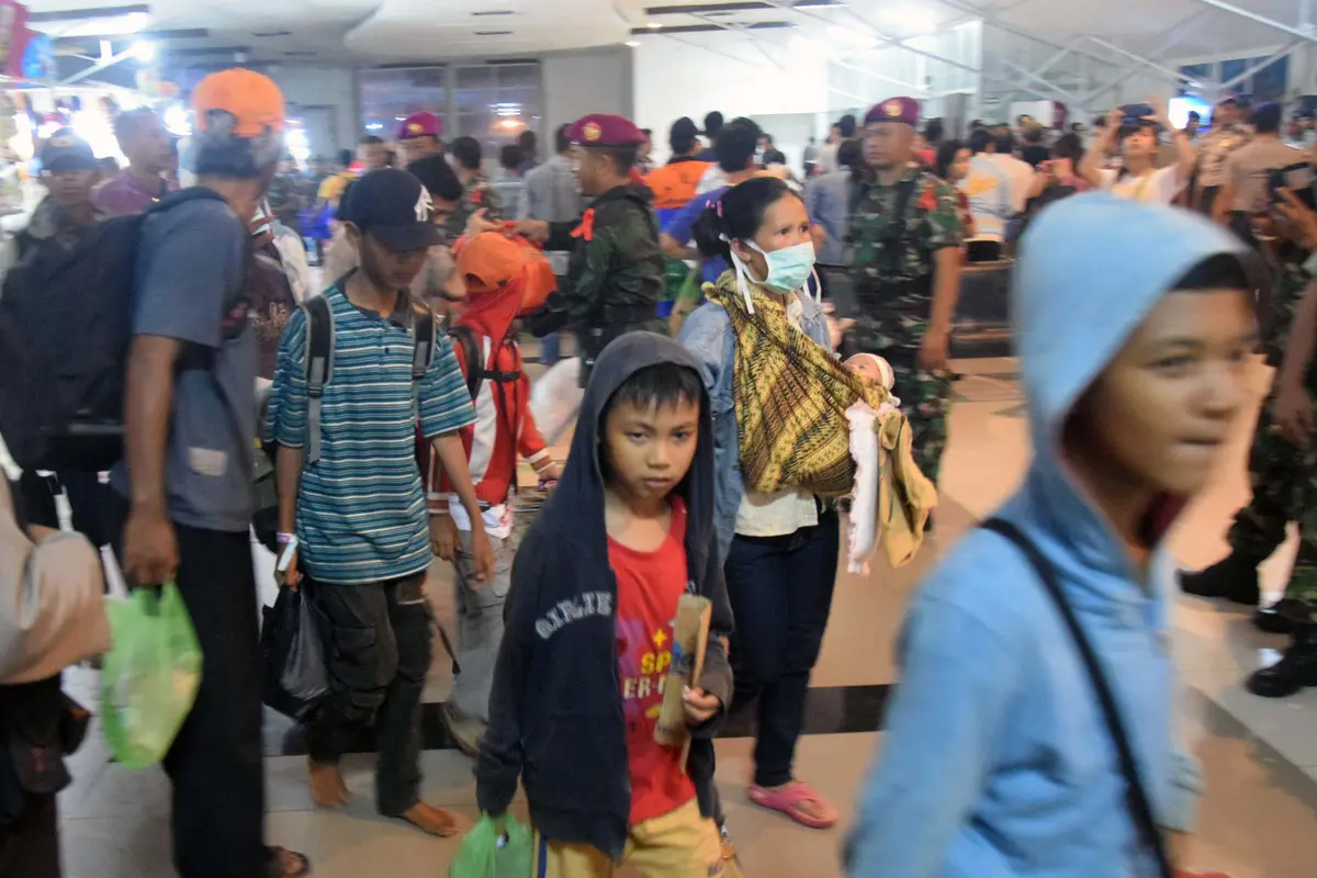 20160127-Anggota Gafatar Rombongan Kedua Tiba di Pelabuhan Tanjung Emas Semarang-Gholib